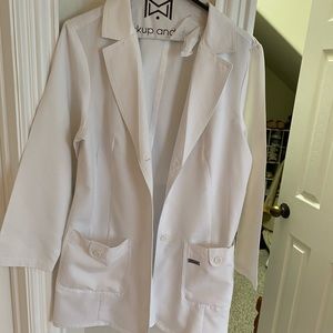 White lab coat. Like new. Only Drycleaned
